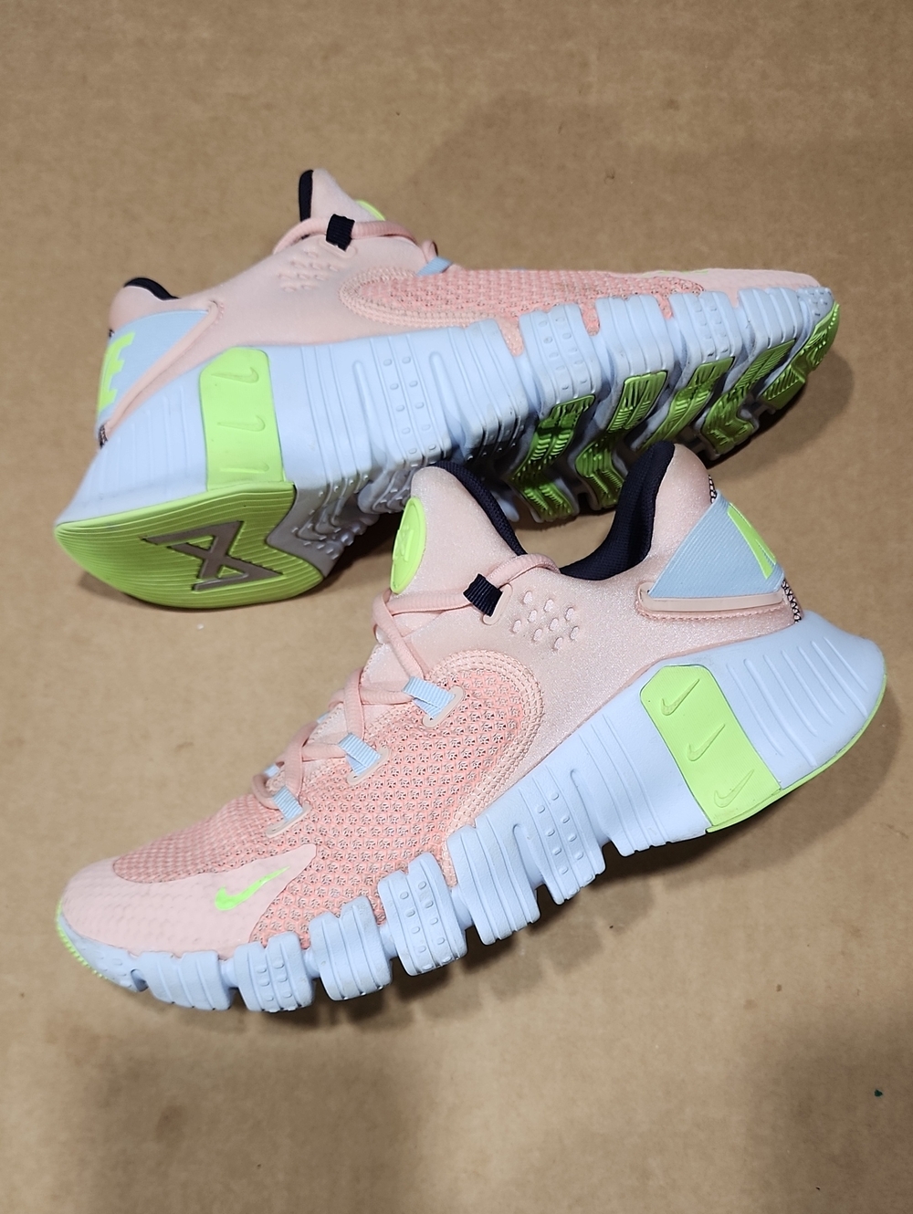 Nike Free Metcon 4 Women’s Sneakers in Peach Athletic CZ0596-800 Size 10